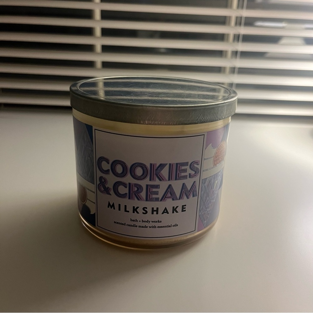 Bath and Body Works Cookies and Cream 3-Wick Candle
